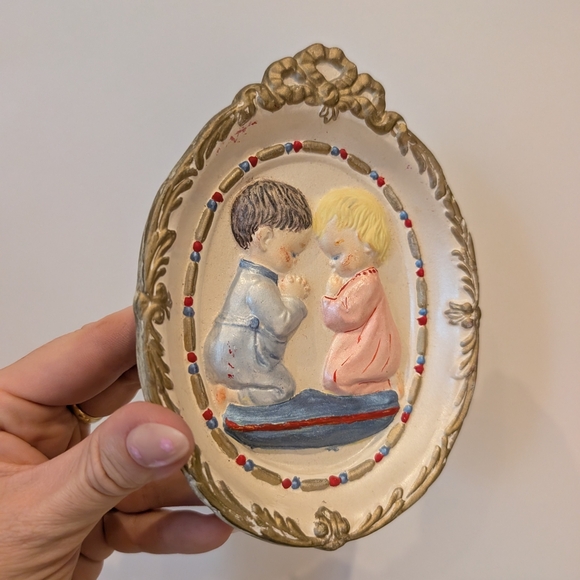 Vintage Praying Children Wall Plaque - Picture 3 of 9
